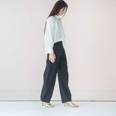 ドレープレーヨンシャーリングショルダーブラウス