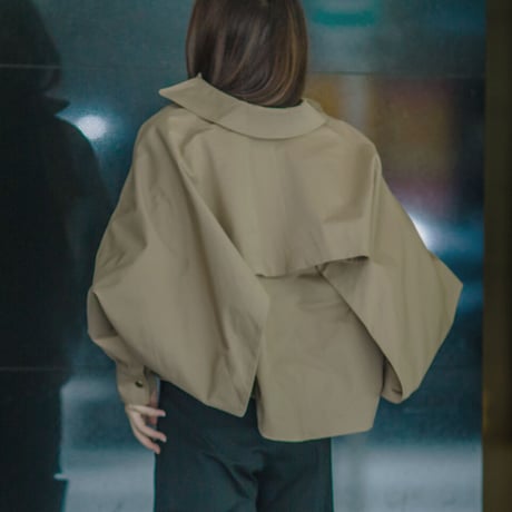 back yoke frill jacket（beige/black）