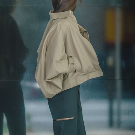back yoke frill jacket（beige/black）