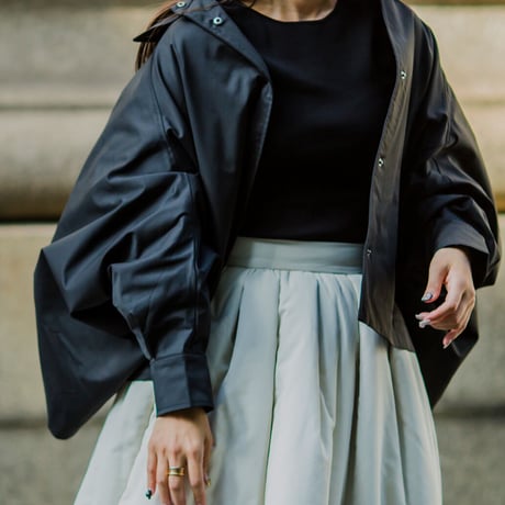 back yoke frill jacket（beige/black）