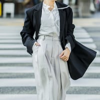 ドレープレーヨンシャーリングショルダーブラウス