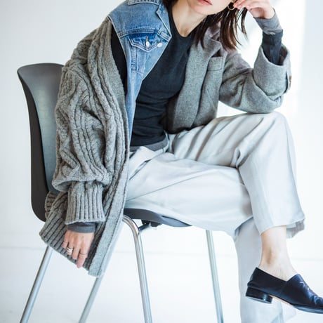 光沢テーパードパンツ
