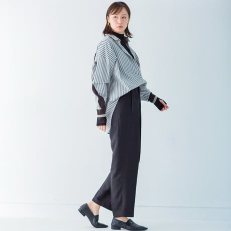 光沢テーパードパンツ