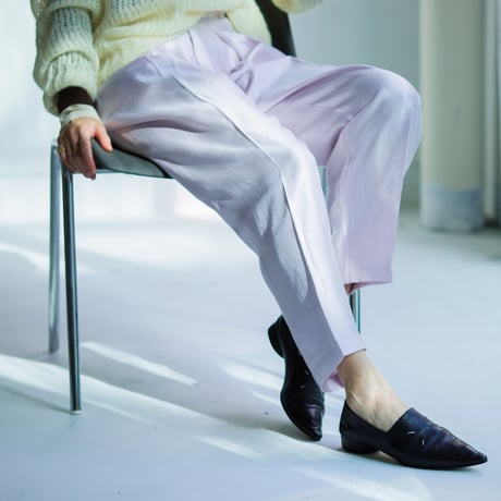 光沢テーパードパンツ