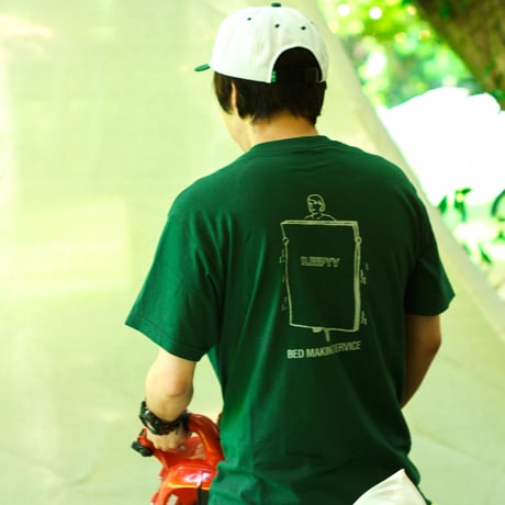 BED MAKING SERVICE S/S TEE FOREST GREEN