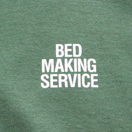 BED MAKING SERVICE S/S TEE FOREST GREEN