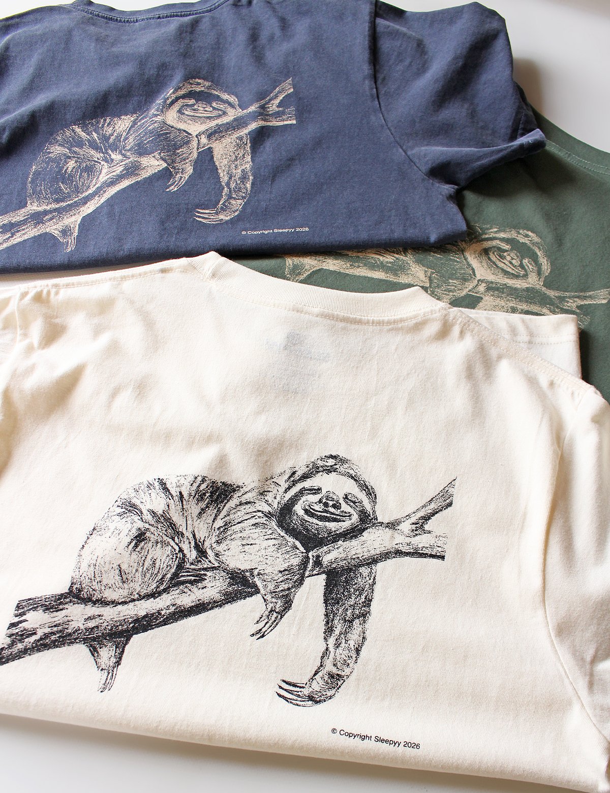 SLOTH S/S TEE OFF WHITE | SLEEPYY ONLINE SHOP
