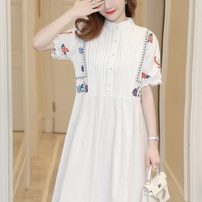 ホワイト 蝶刺繍 半袖ワンピース ホワイト 蝶刺繍 半袖ワンピース