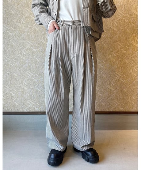 FOSI. ★ 2tuck volume pants