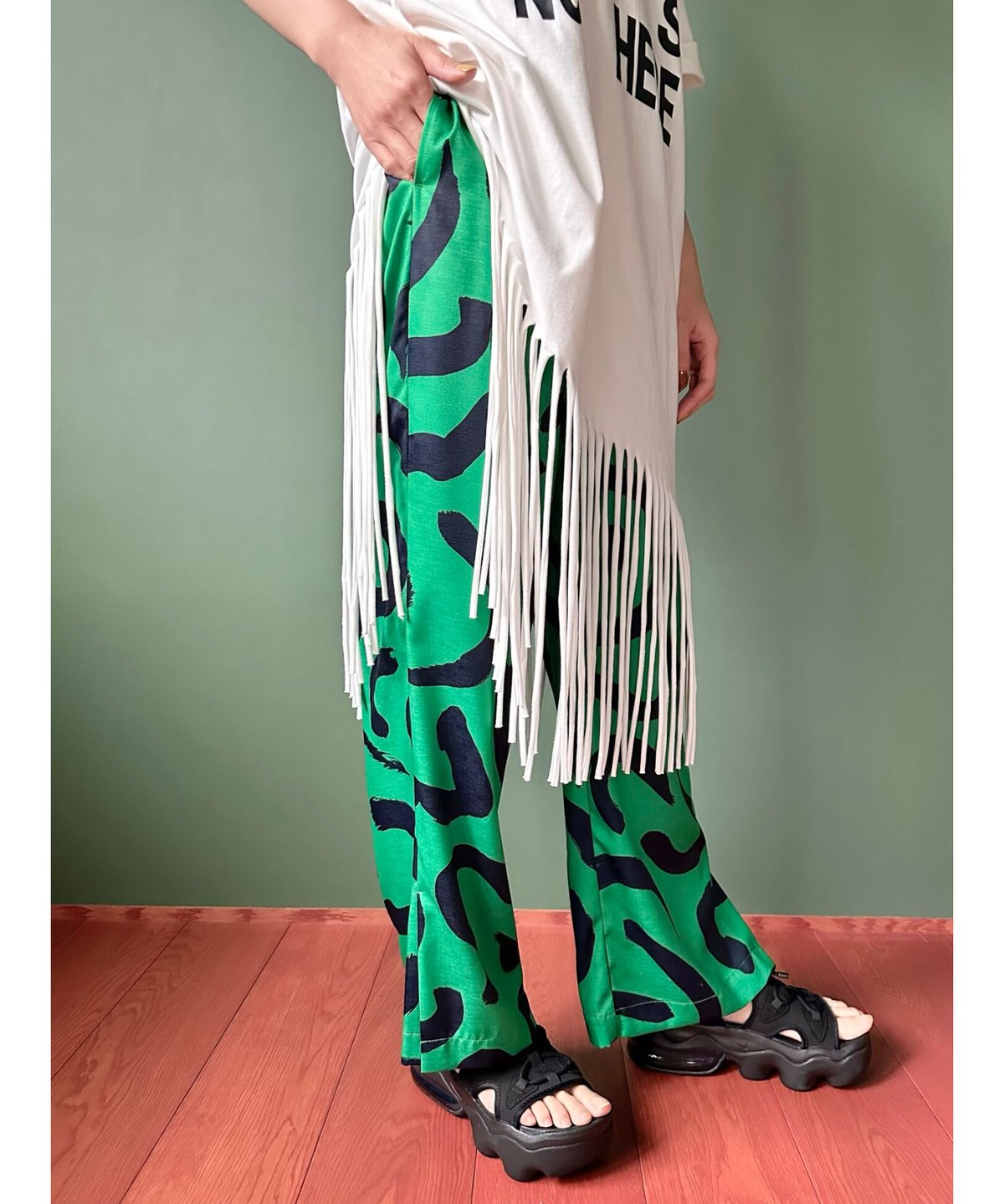 みんみん様【新品タグ付き】CHIGNON paint print pants CHIGNON ☆ paint print pants | BASTET