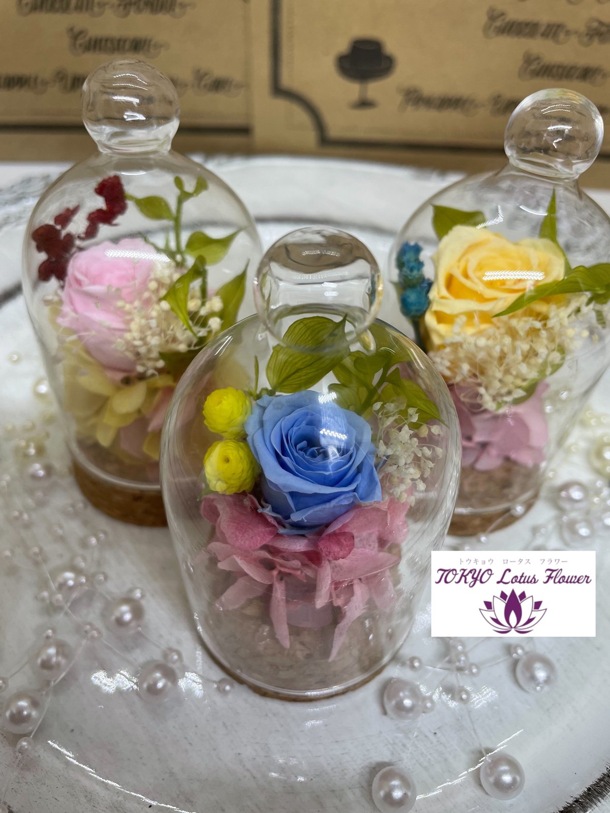 ガラスのドーム プリザーブドフラワーアレンジ🌹ピンク・青色・黄色