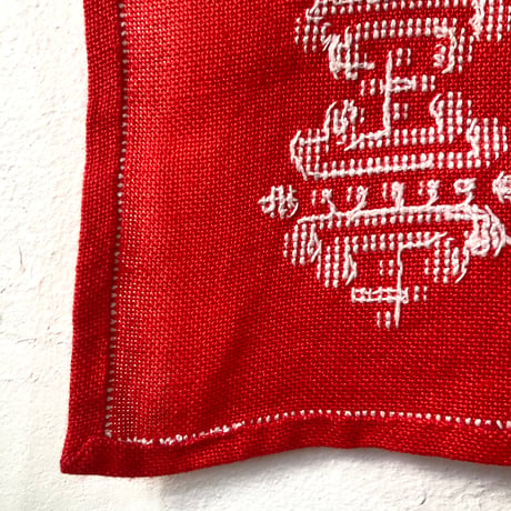 スウェーデンで見つけた刺繍のミニテーブルランナー／クラシックなクリスマス柄／レッド＆ホワイト
