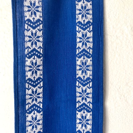 スウェーデンで見つけた刺繍のミニテーブルランナー／クリスマスハート柄／ブルー＆ホワイト