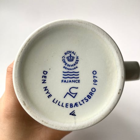 Royal Copenhagen（ロイヤルコペンハーゲン）／Nils Thorsson（ニルス・トーソン）／橋の開通記念の大きなマグ・ビアマグ