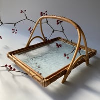 フィンランド製ヴィンテージ／籐とガラスのトレイ