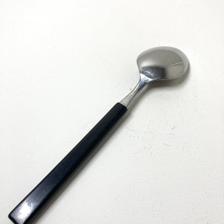 スウェーデン製／黒い取手のスプーン