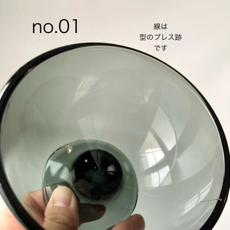Nuutajärvi（ヌータヤルヴィ）／Saara Hopea（サーラホペア）／#5379／脚付きボウル・グレー／no.01