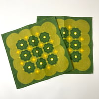 スウェーデンで見つけたレトロなランチマット／グリーン＆イエローの花柄