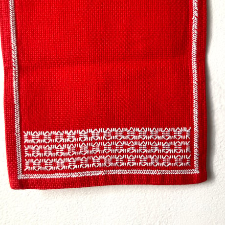 スウェーデンで見つけた刺繍のミニテーブルランナー／クリスマス結晶柄／レッド＆ホワイト