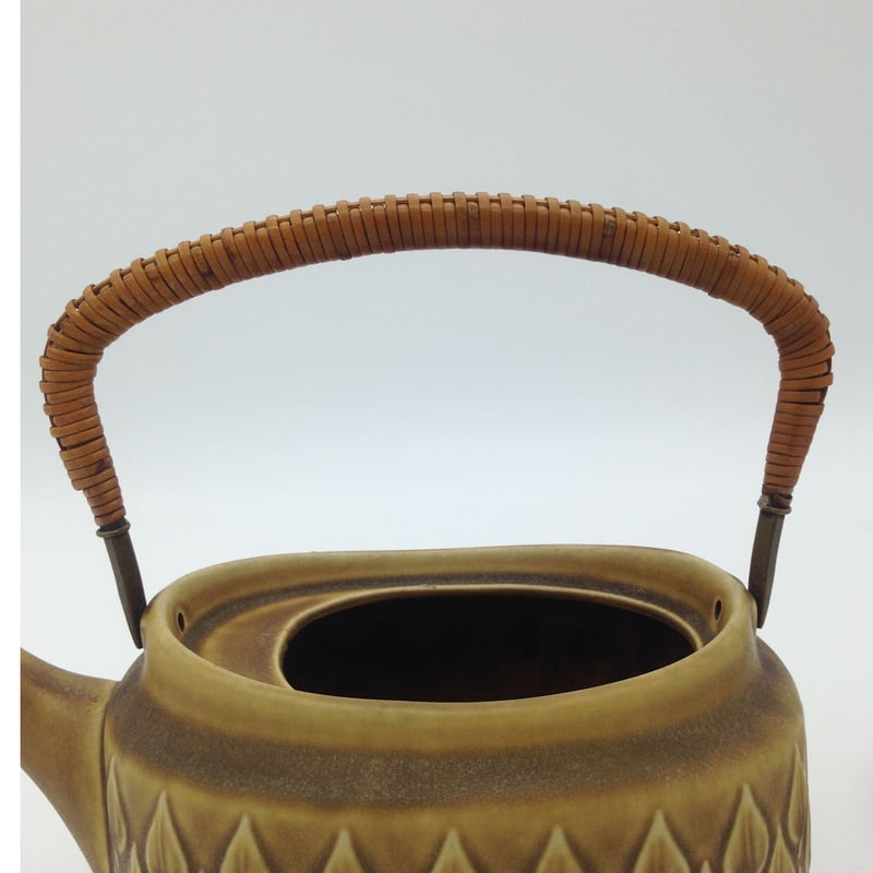 Kronjyden（クロニーデン）／Relief（レリーフ）／ティーポット 01 | HYGGE