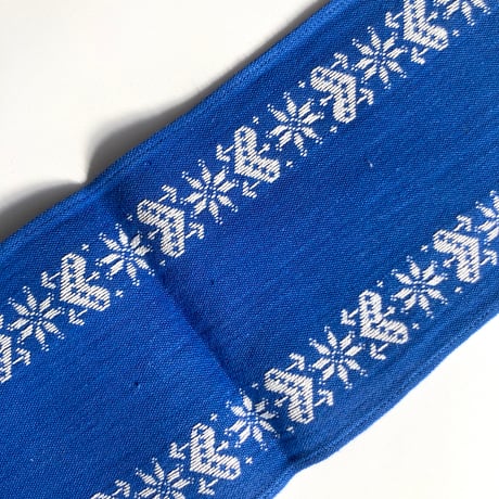 スウェーデンで見つけた刺繍のミニテーブルランナー／クリスマスハート柄／ブルー＆ホワイト