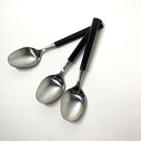 スウェーデン製／黒い取手のスプーン