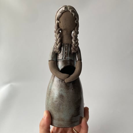 Elbogen（エルボーゲン）／ニュアンスカラーが素敵なフラワーガール／花瓶・オブジェ H22.5cm