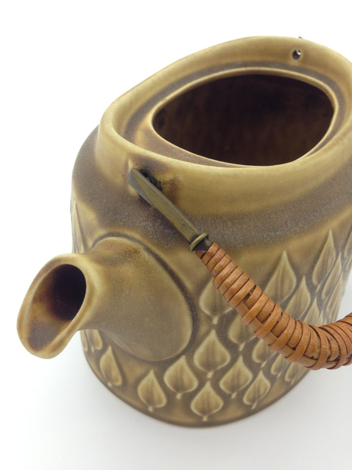 Kronjyden（クロニーデン）／Relief（レリーフ）／ティーポット 01 | HYGGE