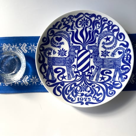 スウェーデンで見つけた刺繍のミニテーブルランナー／クリスマスハート柄／ブルー＆ホワイト
