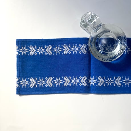 スウェーデンで見つけた刺繍のミニテーブルランナー／クリスマスハート柄／ブルー＆ホワイト