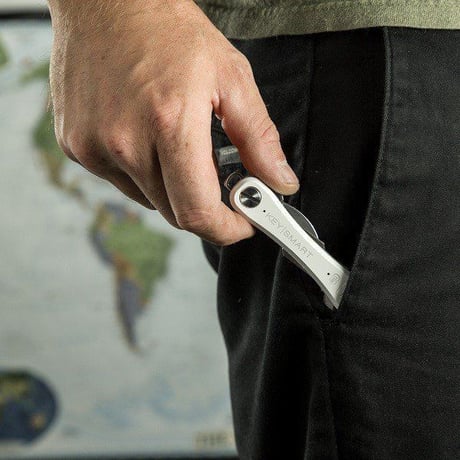 KEYSMART PRO ホワイト キースマート プロ tile 内臓 LEDライト 付き トラッキング キーケース