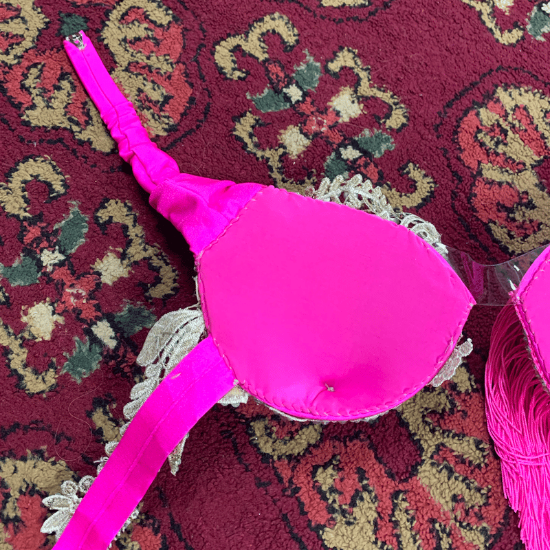 ベリーダンス衣装 Hanan エジプト製 ピンク×ホワイト 実寸あり 美品 新品》ベリーダンス衣装 / ピンクショート/ Hanan | El Donia