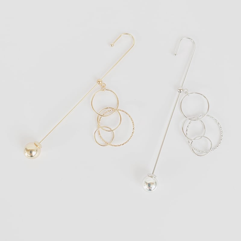 メタルサークルチャームラップピアス | Kaava HELMI