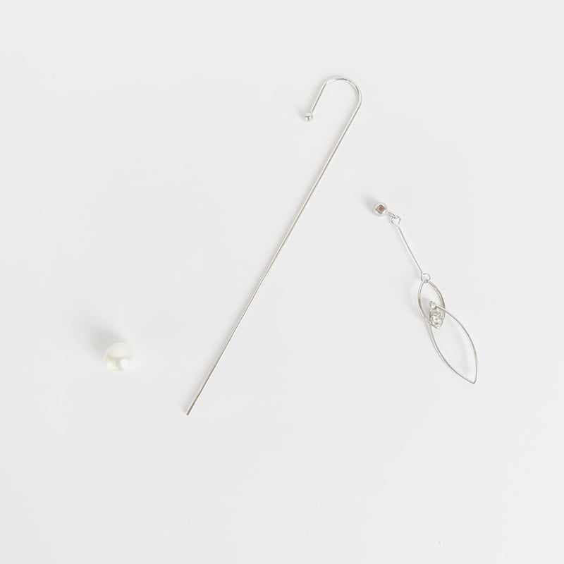 クリスタルマーキスチャームラップピアス | Kaava HELMI