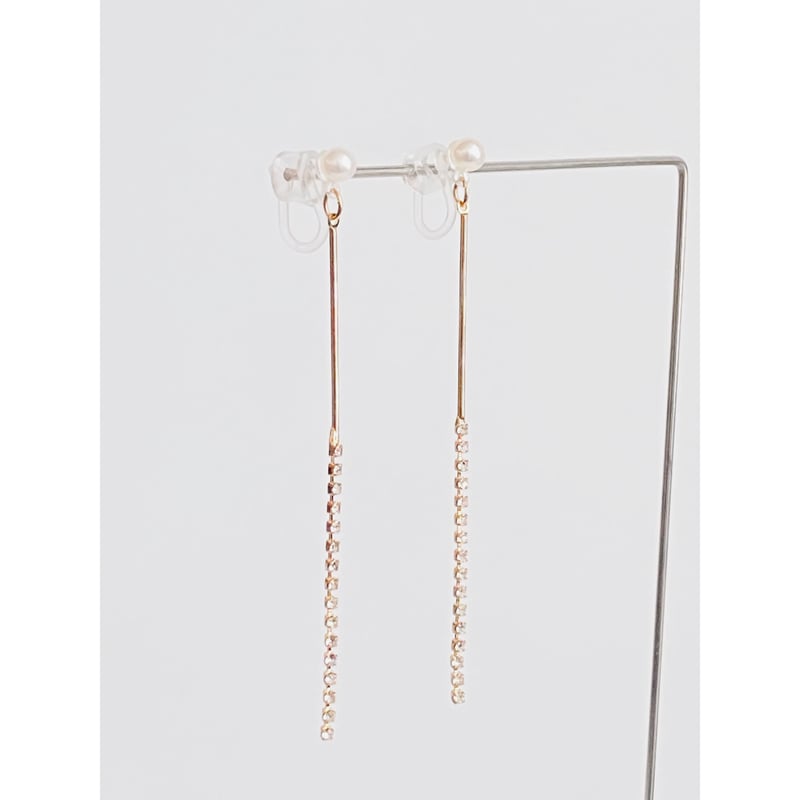 AkariH chic パールイヤリング クリスタルラインパールイヤリング | Kaava HELMI