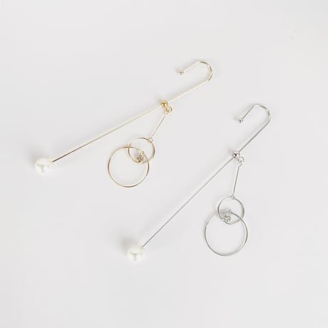 クリスタルサークルチャームラップピアス