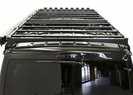 ハイエース標準ルーフ用キャリアフルセット（フロント、センター、リヤ３点）