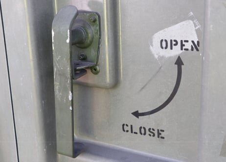 U.S MIRITARY CONTAINER　米軍払い下げ　コンテナボックス※引き取り限定