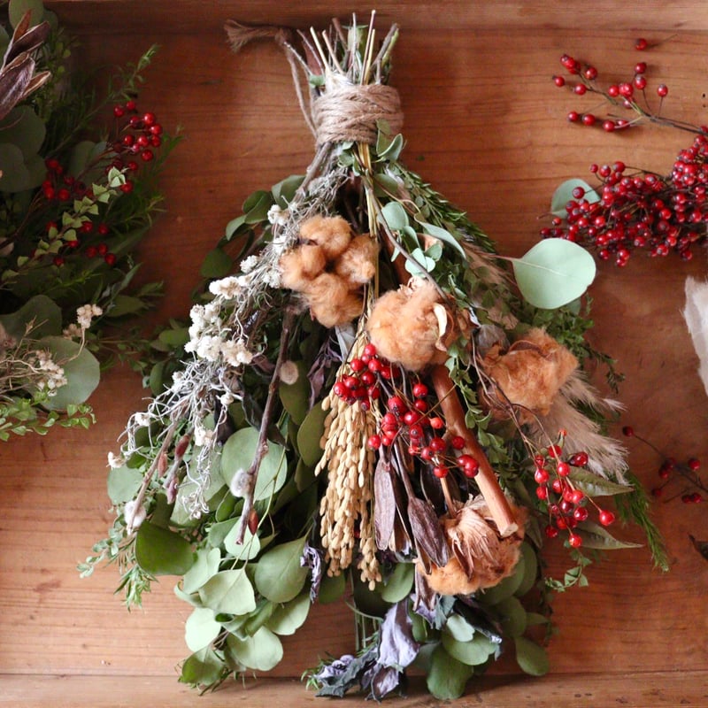 しめ縄リース　ブルーダリアとシックな小薔薇 95fc7c4001e340c46aa1cb51e18118