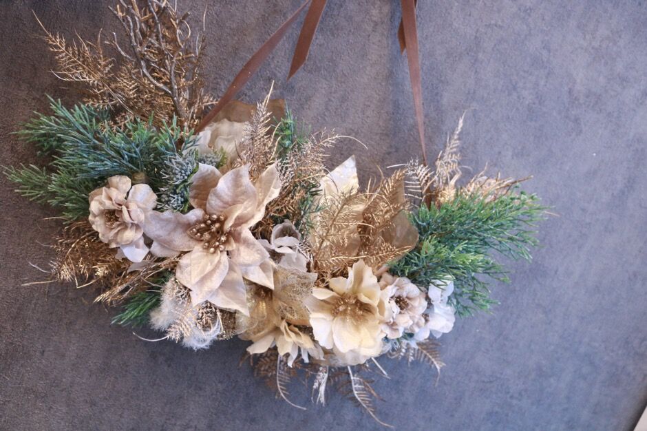 スエードリボンのハースリース〜half wreathe〜 | FlowerBalloon