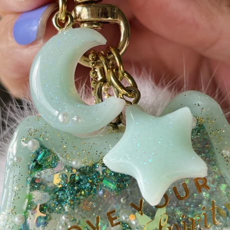 ねこちゃんシャカシャカふわふわキーホルダー （くすみグリーン）