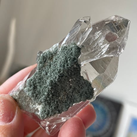マニハール水晶（クローライト共生）
