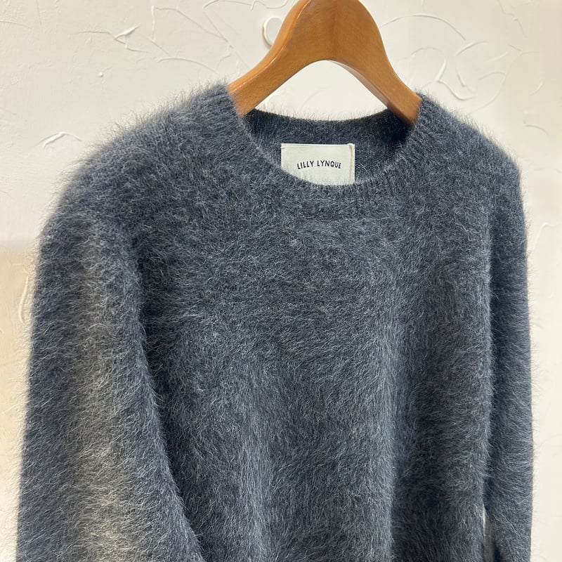 LILLY LYNQUE】 フォックスカシミヤ クルーネックトップス #Charcoal |