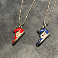 スニーカーネックレス