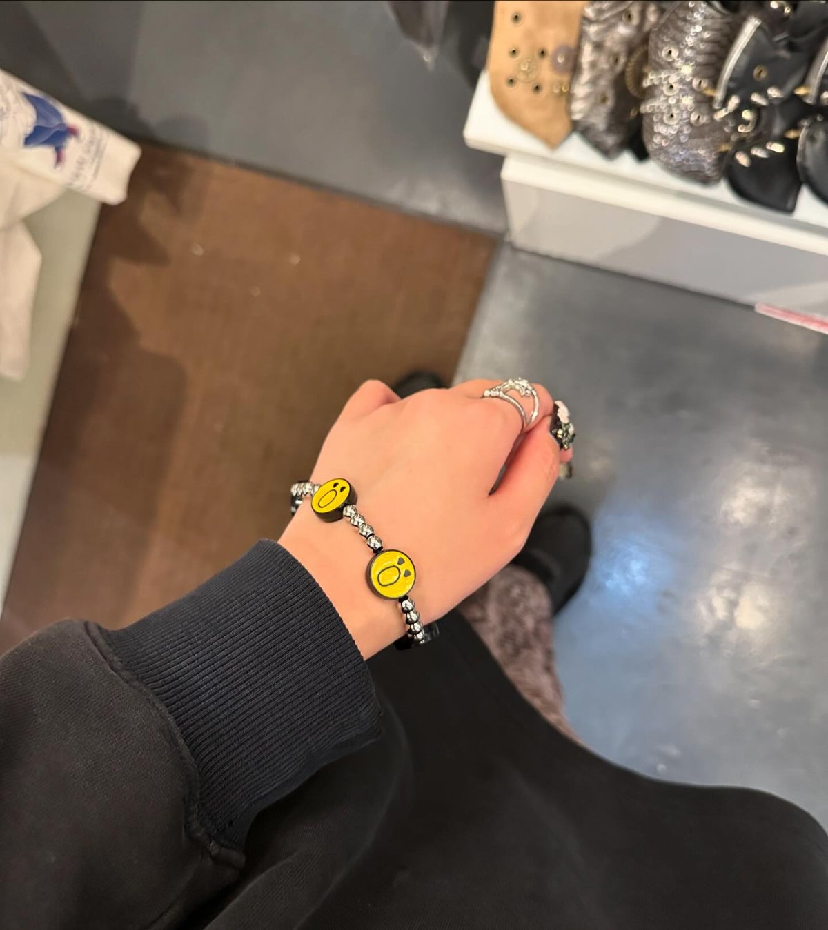 新作◆ミニロゴがエレガント♪【CHANEL】24SS カフ ブレスレット 再入荷))ニコちゃんブレスレット(No.A2036) | RICO
