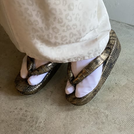 【即納品】メタクロコ草履 ＜ゴールド＞