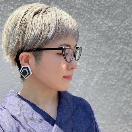イヤリング/ピアス <contour 5 /コンター 5 >ブラック×ホワイト