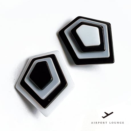イヤリング/ピアス <contour 5 /コンター 5 >ブラック×ホワイト