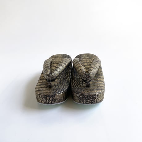 【即納品】メタクロコ草履 ＜ゴールド＞