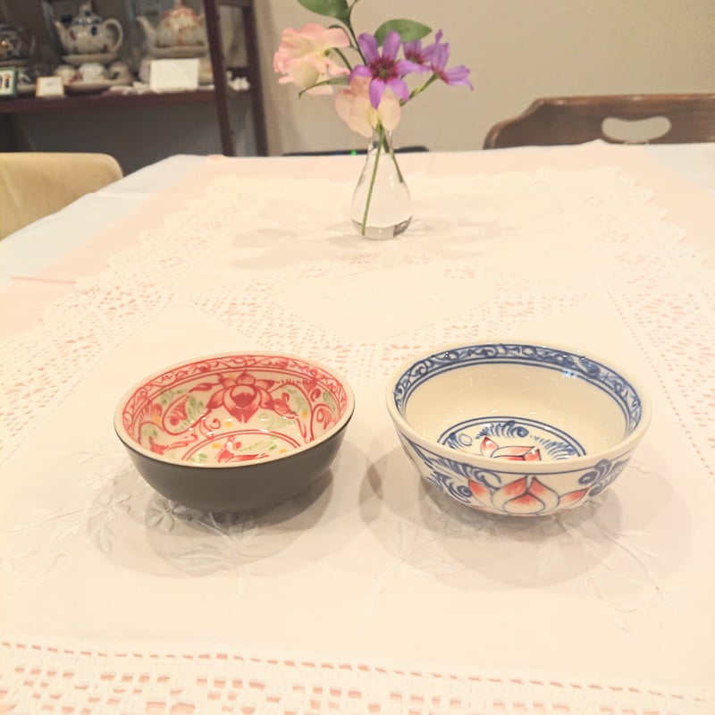 ベトナムバッチャン焼き 蓮の花柄 陶器ボウル 茶碗 バッチャン焼き